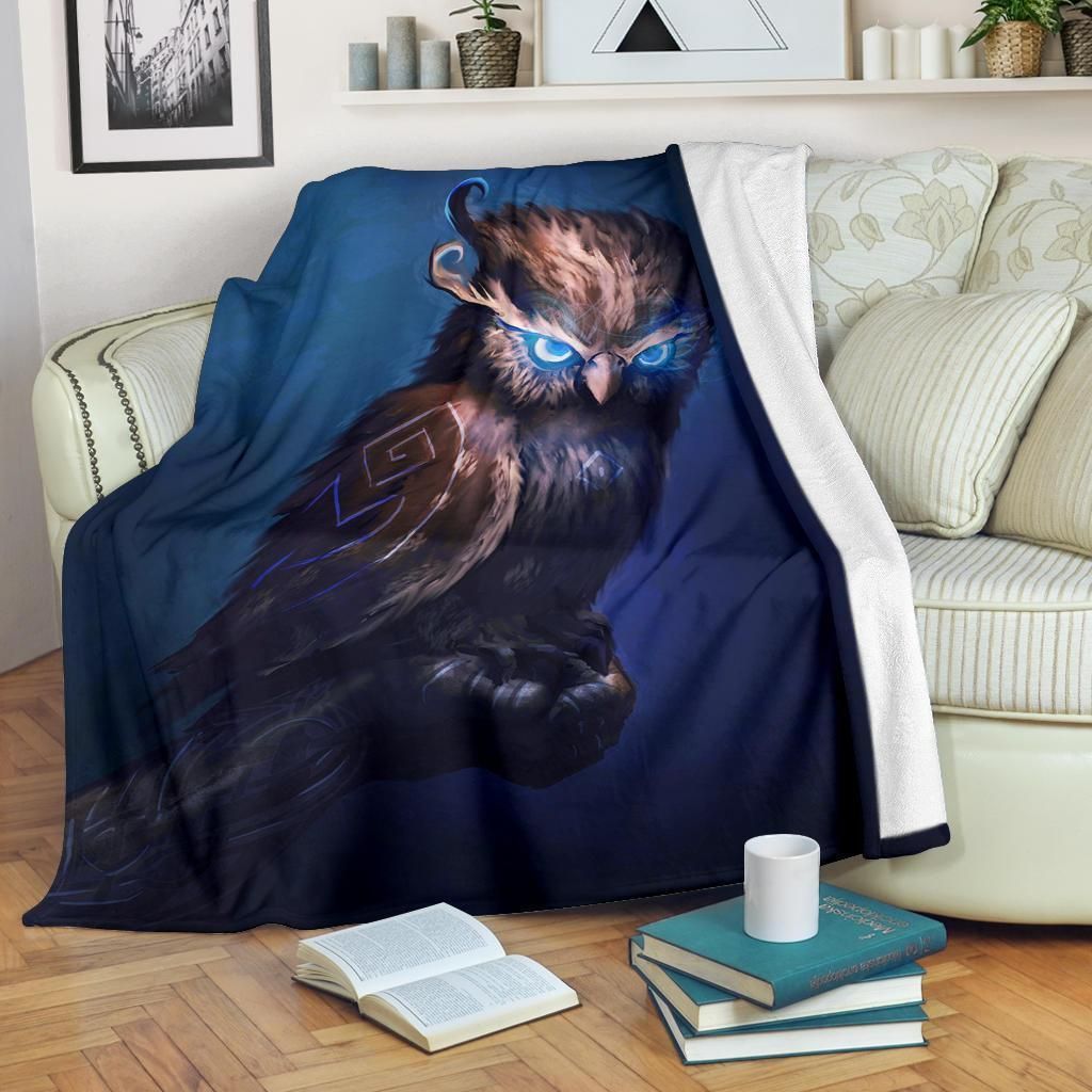 LEGENDARY OWL AMAZING EYES FLEECE BLANKET GIFT FOR FAN LEGENDARY OWL AMAZING EYES FLEECE BLANKET GIFT FOR FAN
