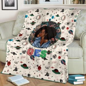QUEEN OES BEST SELLER FLEECE BLANKET GIFT FOR FAN