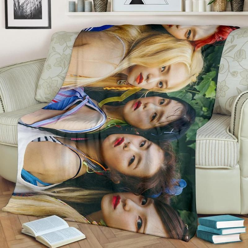 RED VELVET SUMMER FLEECE BLANKET GIFT FOR FAN RED VELVET SUMMER FLEECE BLANKET GIFT FOR FAN