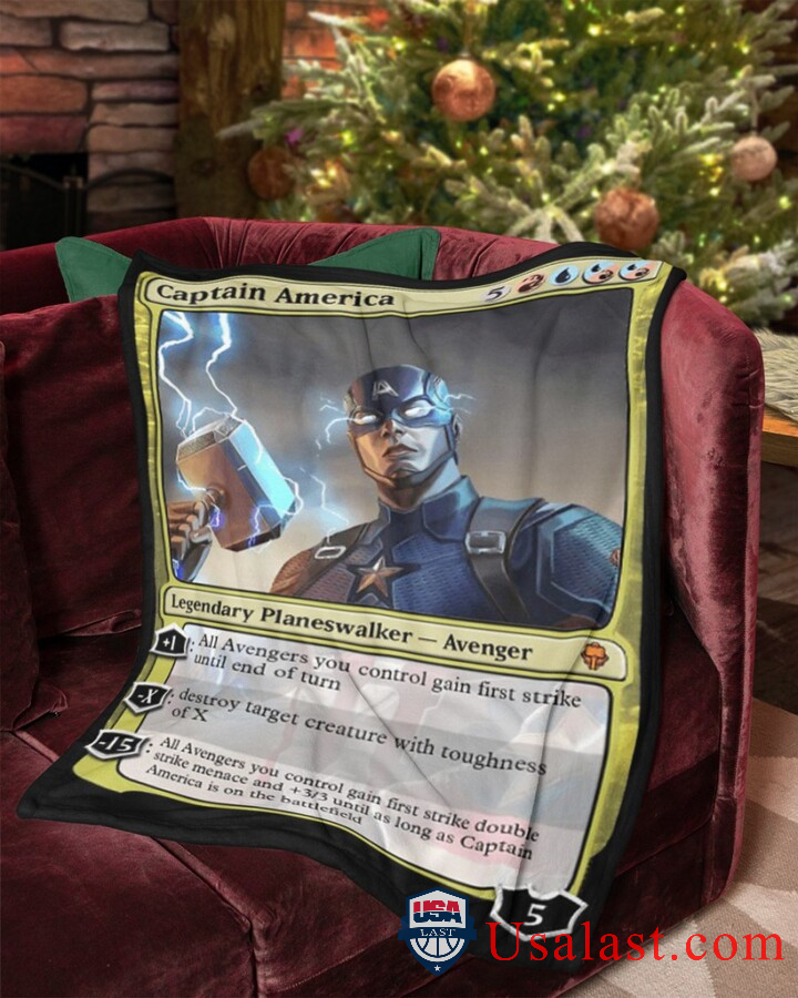 Captain-America-With-Mjolnir-Fleece-Blanket-1